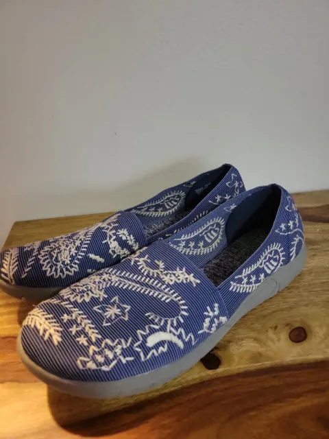 Baretraps Womens 10 M Kessie Blue Floral Textile Slip-On Shoes Memory Foam New