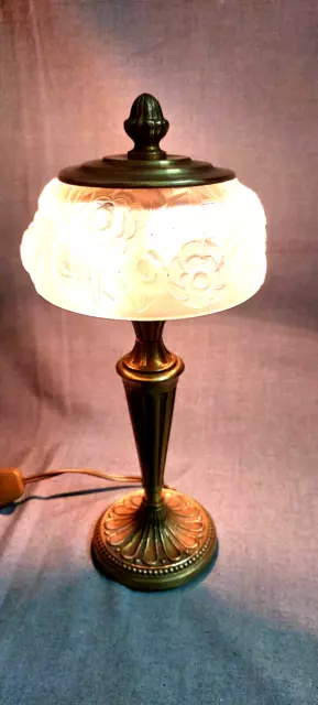 Ancienne petite lampe en laiton,et coupelle pate de verre, art déco