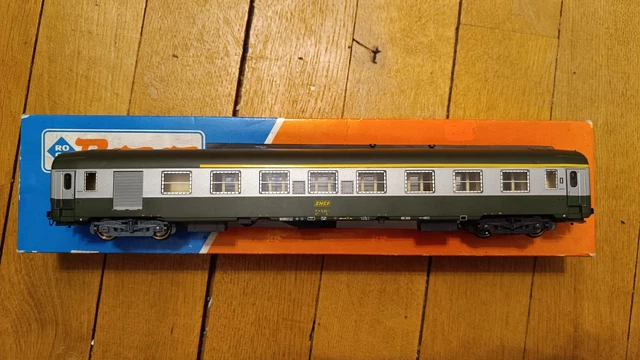 Voiture UIC Y A7D, mixte fourgon/1CL, ex-Le Capitole, bande supérieure