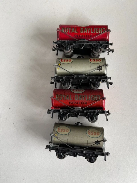 HORNBY DUBLO OO GAUGE - 4 x D1 TANK WAGON ESSO - 3 RAIL