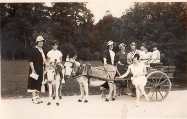 BL566 Carte Photo vintage card RPPC Groupe mode fashion ane charette parc Vittel