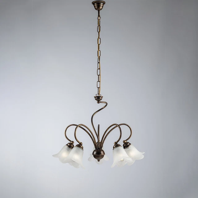 1 Lustre en fer forgé blanc à 5 lumières style Provençal. 20ème