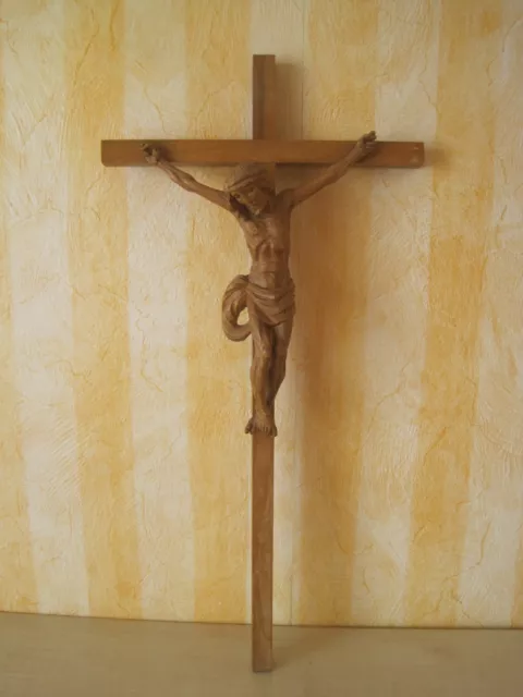 Schönes Kruzifix Holz Kreuz aus Nussbaumholz 38 cm Wandkreuz