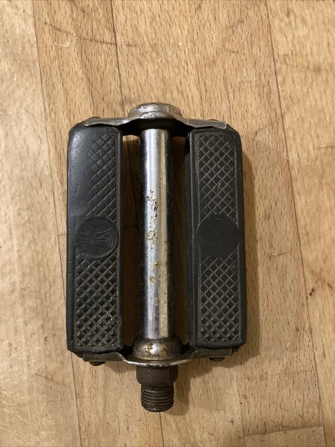 Raleigh Superbe Left Hand Pedal. Raleigh Superbe Left Hand Pedal.