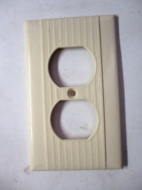Reliance Light Beige Bakelite Deco Ribbed 1950 Outlet Wall Box Plate Cover MCM