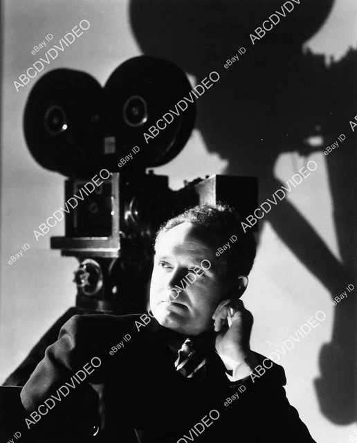 4588-016 Frank Borzage and a movie camera 4588-16 4588-016