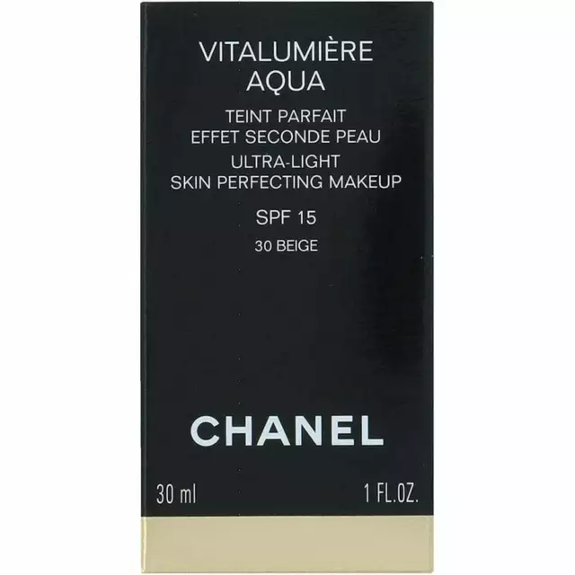 CHANEL neutral (VITALUMIÈRE AQUA) Ultra-Light Skin Perfecting