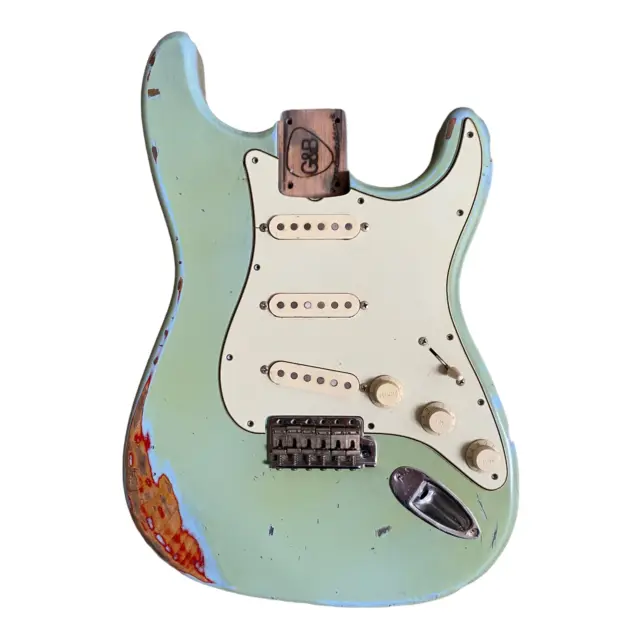 TrueTone Strat Relic / Aged Stratocaster Body, Aged Nitro Sonic Blue over red su