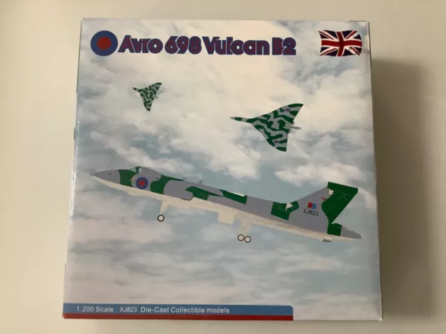 Bomber 1:200 AVRO 698 VULCAN B2  RAF No.XJ823 Solway Museum version NIB