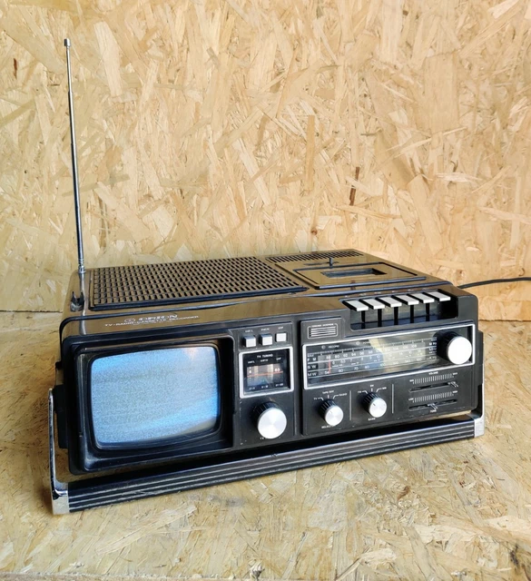Téléviseur Portable Vintage Sur Une Vieille Table De Style Craftsman Avec Ecran Statique F1khhd