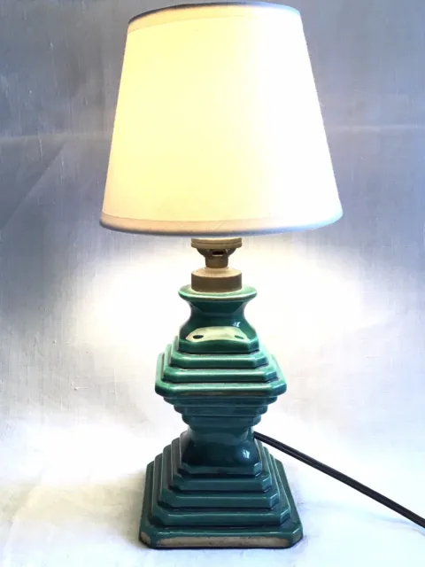 LAMPE DE TABLE À POSER EN CÉRAMIQUE VERTE VINTAGE XXe siècle AVEC ABAT-JOUR