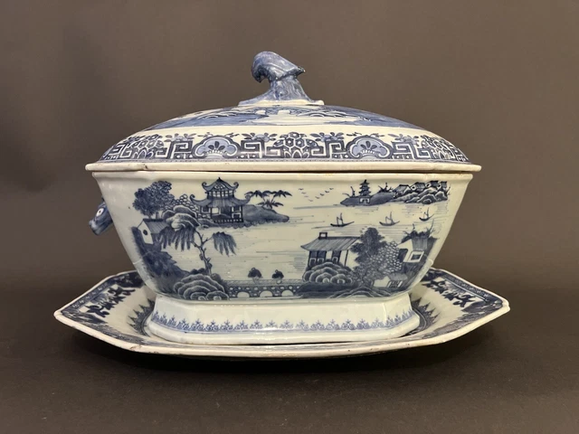 Soupière et son présentoir en porcelaine - CHINE XVIIIE QIANLONG