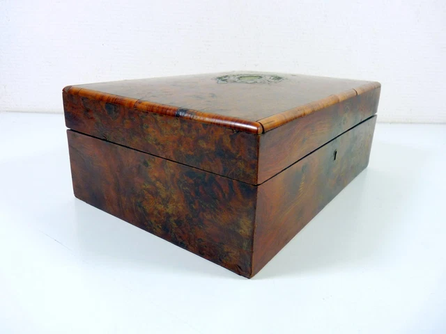 Jeu de backgammon en bois de loupe, hêtre et camphrier