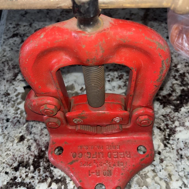 Reed 02430 R1 Yoke Pipe Vise 1/8 to 2-1/2" Pipe