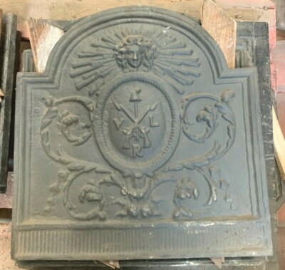 LYS plaque cheminée décor blason et fleurs de lys en fonte de fer XIX siècle . 