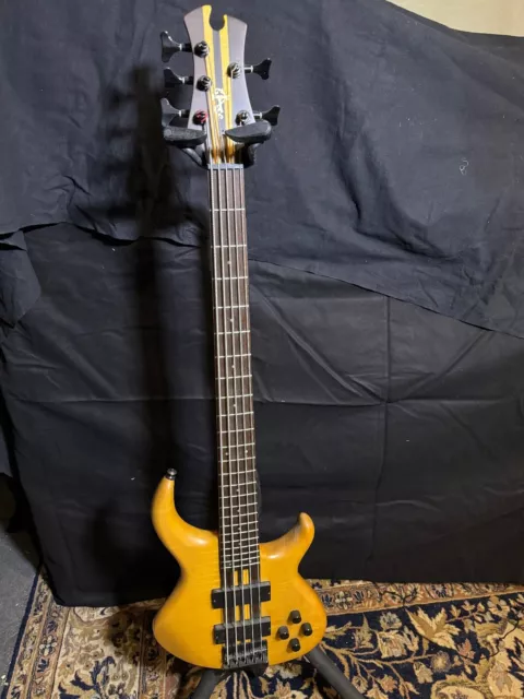 Tobias Bass Toby Pro 5