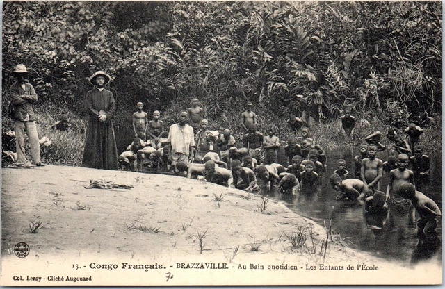 CONGO - BRAZZAVILLE - Au bain quotidien, les enfants de l'ecole