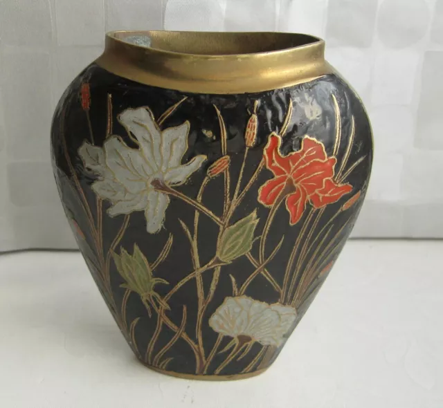 schöne Messing Vase, ca 14 cm, ca 60er Jahre India mit  Blumen schwarzer Grund