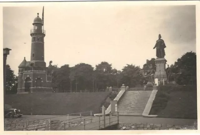 9/748 Foto Markante Gebäude Denkmal Oldtimer Auto