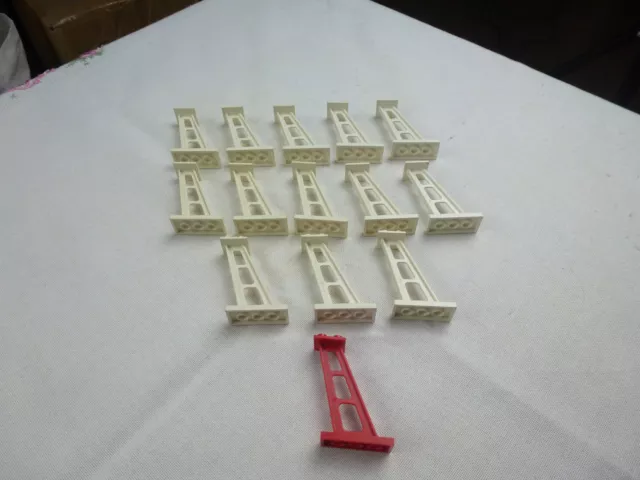 Lot de 14 piliers inclinés, Lego