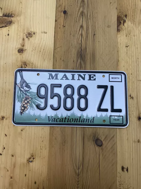 Vintage Maine Vacationland US Car License Plate 9588 ZL