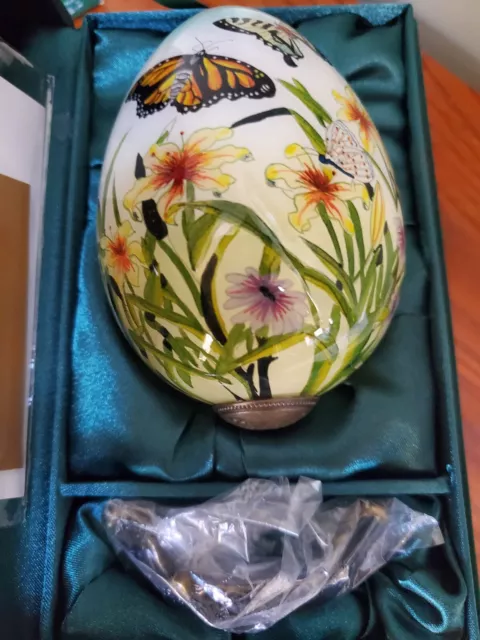 New NE' QWA Decorative Hand Painted Glass Egg "Butterflies" and Metal Stand #546