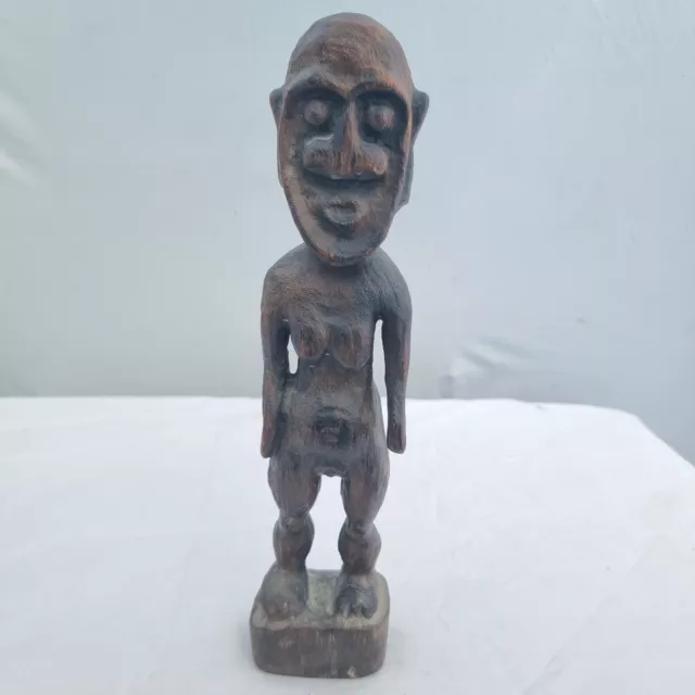 Wooden African statue character statuette africaine en bois. personnage figurine