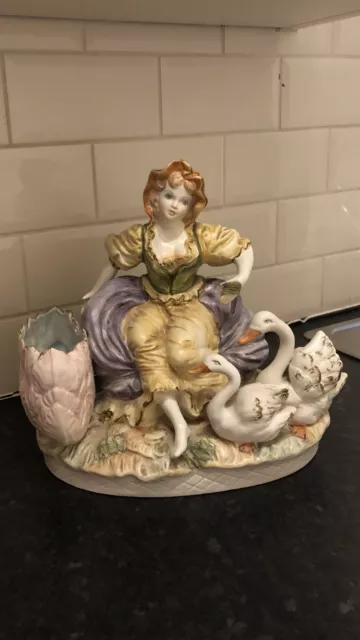 Schöne antike italienische Porzellanstatue
