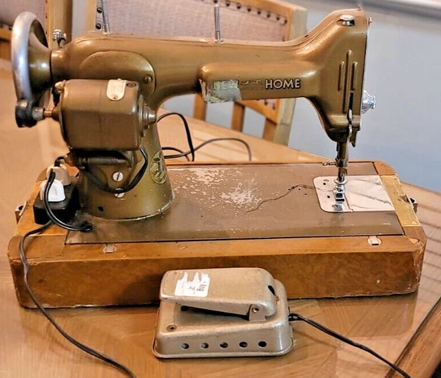 VINTAGE NEW HOME Sewing Machine LightRunning Model Mu 41020 Circa