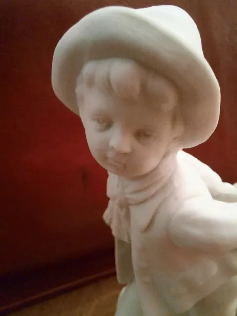 Biscuit ancien en porcelaine l'enfant a la hotte. 