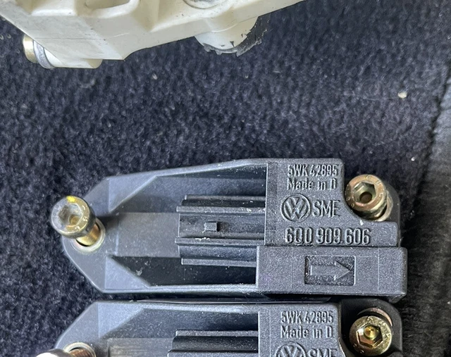 VW GOLF MK4 Bora Airbag Lateral Side Impact Crash Sensor 1.6 Tdi Gti V5