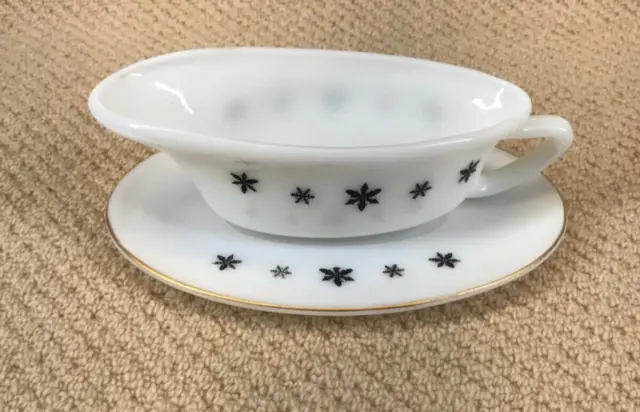 JAJ vintage Pyrex Gaiety Gravy Boat and Saucer snowflake