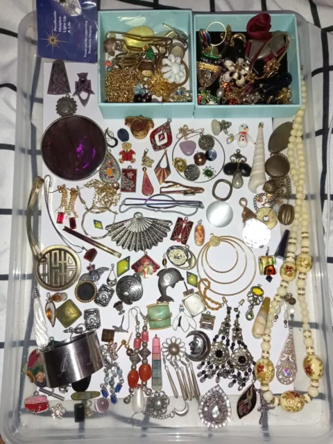 Vintage Joblot Bundle. Jewellery Trinkets Accessories Curios. Includes Tin