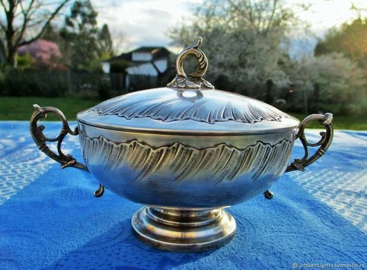 Bonbonnière sucrier en verre moulé pointes diamant
