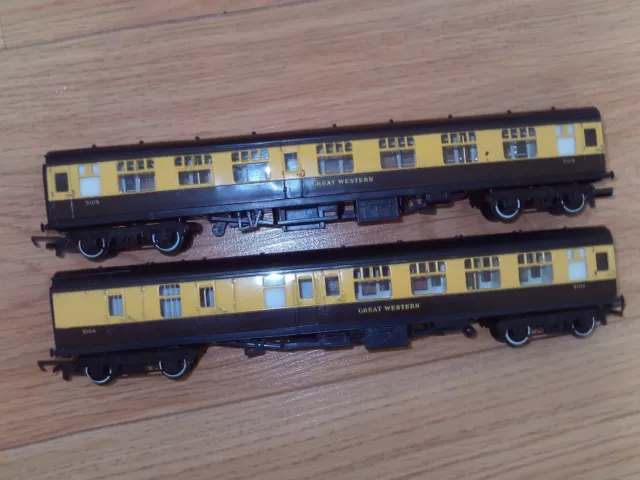 Pair of Great Western Coaches for Hornby OO Gauge Model Railway Train Sets