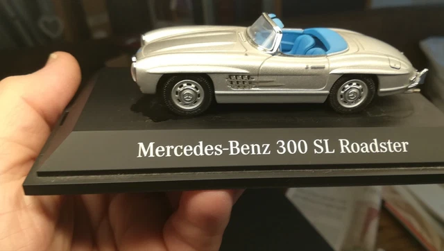 Schuco Modellauto `Classic´: Mercedes-Benz 300 SL Roadster, 1:43, silberfarbig
