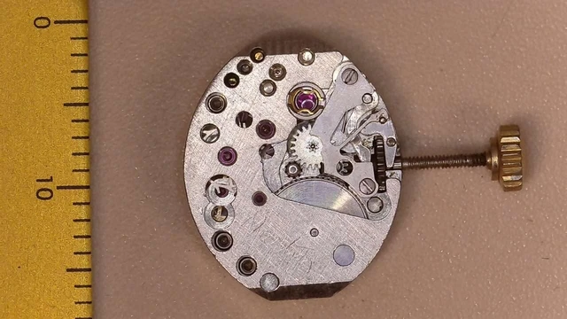ANCIEN PETIT MOUVEMENT DE MONTRE MÉCANIQUE POUR PIÈCES DÉTACHÉES (ref