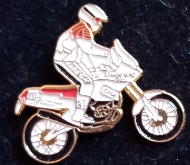 pin's badge RALLYE RAID  MOTO