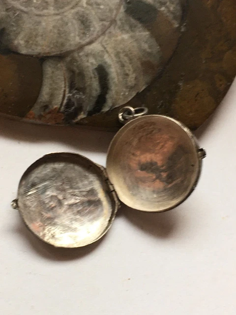 Pendentif Ancien Ouvrant En Argent Ciselé 800 - Porte-photo Ou Reliquaire - Légèrement Bosselé