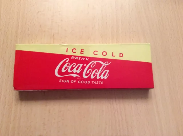 Penna a sfera Coca Cola con astuccio in metallo. Vintage. Penna a sfera Coca Cola con astuccio in metallo. Vintage.