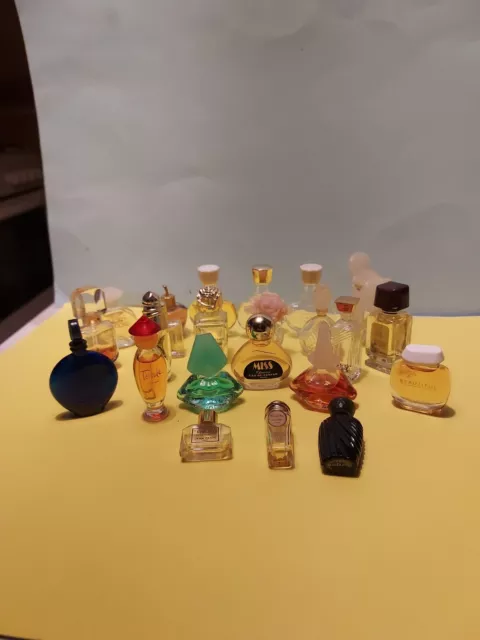 Lot De 22 Miniatures De Parfum Anciennes Sans Boites