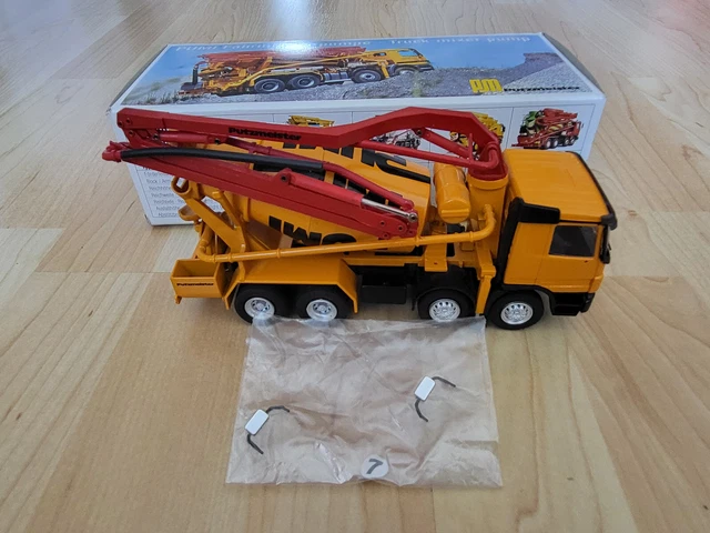 Conrad 3095 1/50 – Camion Mercedes-Benz Putzmeister – Pompe à Béton Jaune