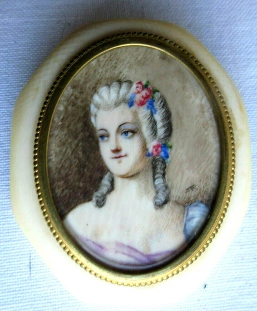 Ancienne broche couleur or Bakélite couple perroquets beige bijou