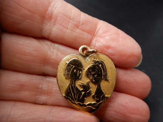 ANCIENNE MEDAILLE PENDENTIF Les Amoureux De Peynet Avec Une Colombe EUR 18,00 - FR ANCIENNE MEDAILLE PENDENTIF Les Amoureux De Peynet Avec Une Colombe EUR 18,00 - FR