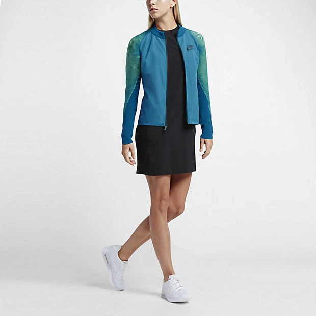 Nike sportswear dynamic reveal deals