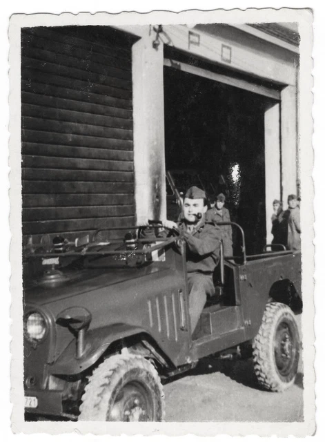 Vintage Photo Guy Affection Young Soldier Smoking Pipe Jeep Italy Gay Int +3936