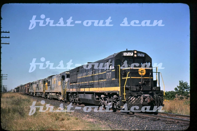 D Original Slide - SCL Seaboard 1717 GE U30B Action on Freight 1977