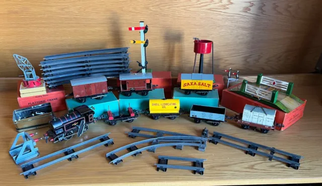 Hornby O Gauge Clockwork Train Set with Wagons, Engine, Signal, Crane, Track