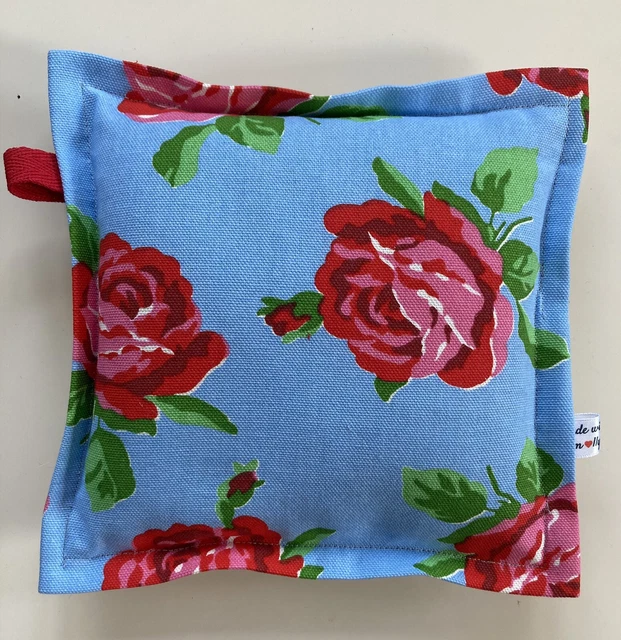 "Almohadilla de fieltro con aguja tela Cath Kidston y arroz de Hesse relleno de 8"" x 8"""
