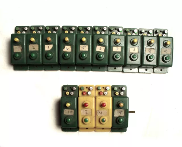 Trix Express Control switches to form signals, relays and uncoupling, 14 pieces.